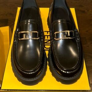FENDI
logo-plaque leather loafers